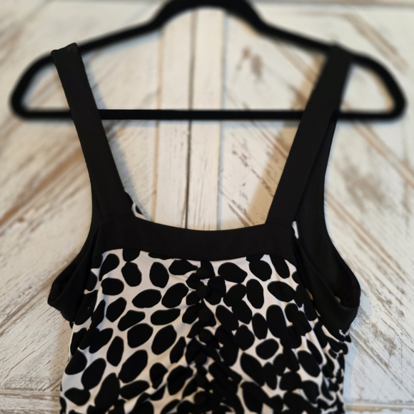 White House Black Market Black and White Scoop Neck Sundress - Picture 7 of 10